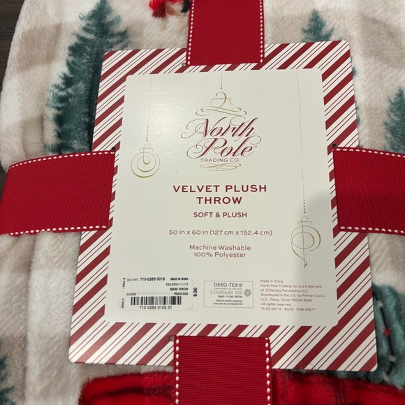 NWT holiday truck dogs decorative throw blanket (50x60inches) - Picture 2 of 3